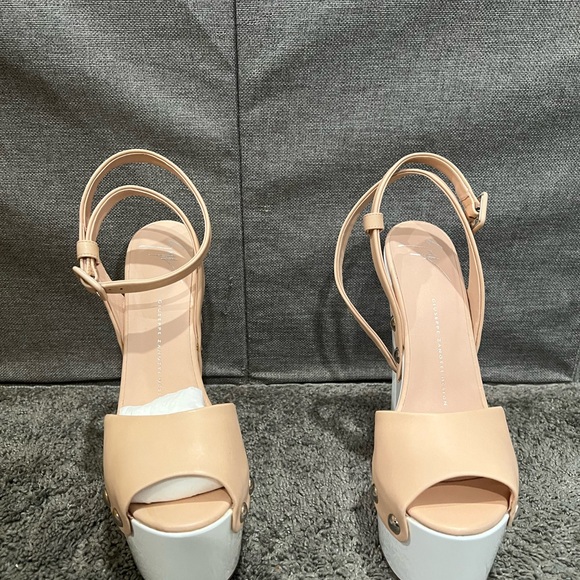 GIUSEPPE ZANOTTI Elegant Tan Platform Heels - Picture 2 of 3